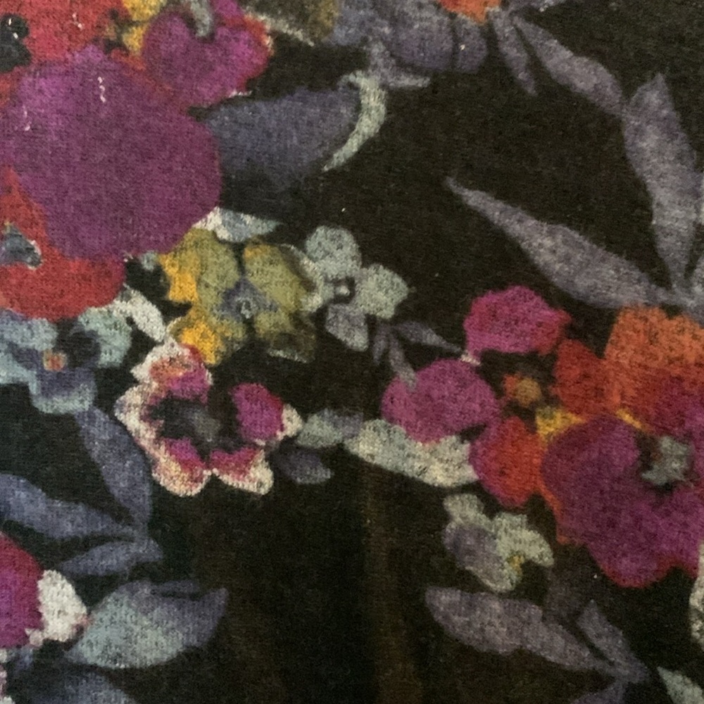 Floral Top pullover - Picture 2 of 3
